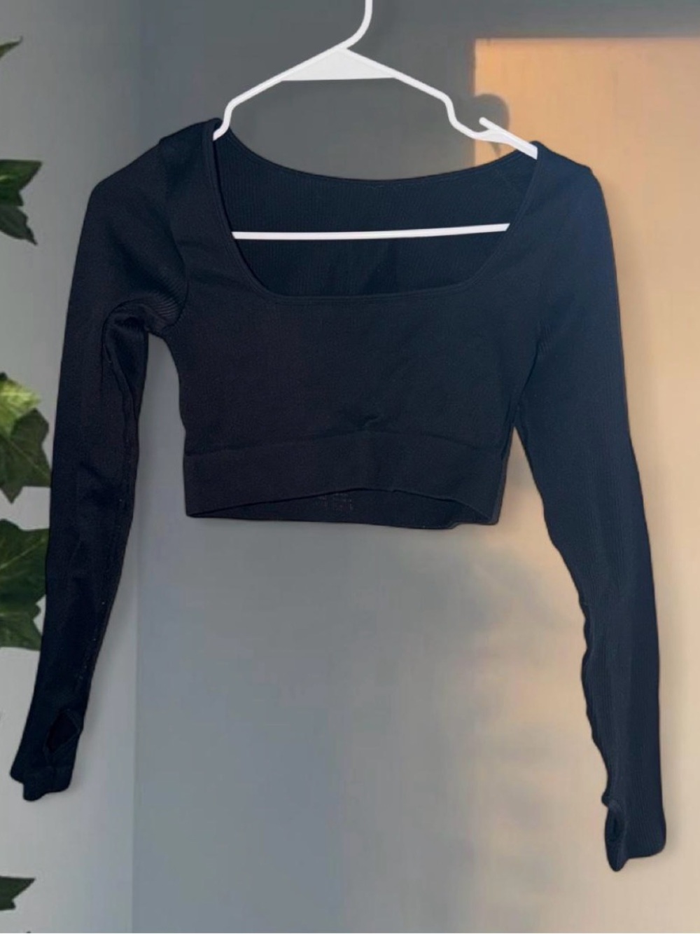 Women's Black Long-Sleeve Square Neck Crop Top